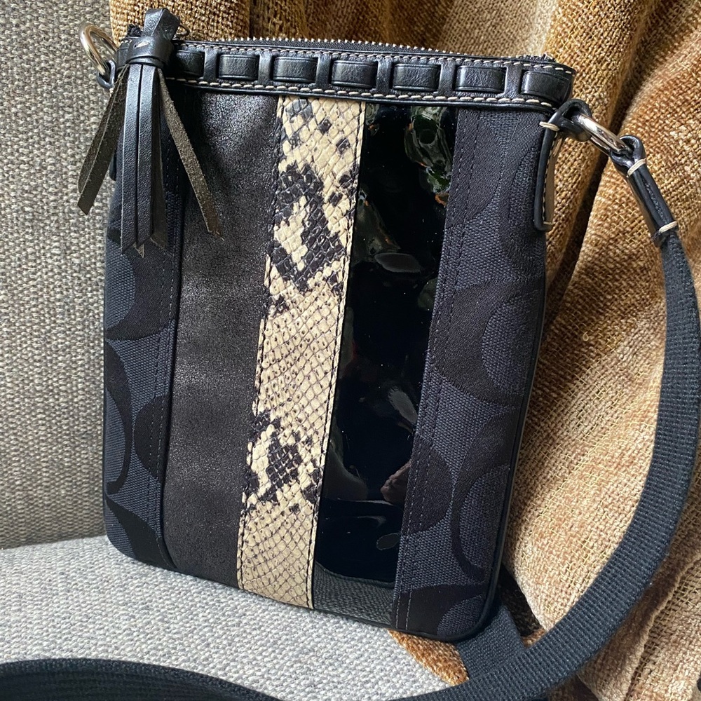 Coach crossbody Purse Leather Snake Skin Striped Adjustable 10266 Swingpack